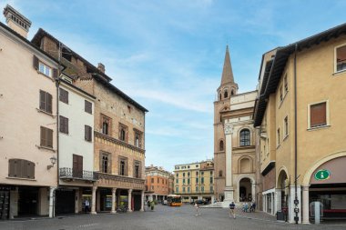 Mantua, İtalya. 13 Temmuz 2021. Eski tüccarın şehir merkezindeki evinin manzarası.