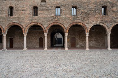 Mantua, İtalya. 13 Temmuz 2021 'de Leon Battista Alberti Meydanı şehir merkezinde görüldü.