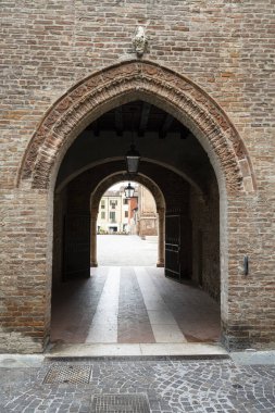 Mantua, İtalya. 13 Temmuz 2021 'de Leon Battista Alberti Meydanı şehir merkezinde görüldü.