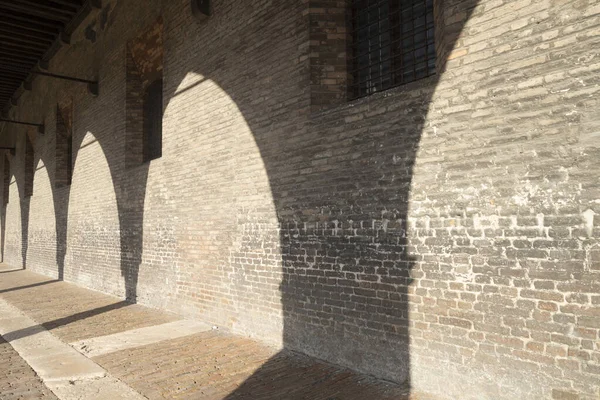 Mantua Itálie Července 2021 Stíny Oblouků Odrážely Zdi Centru Města — Stock fotografie