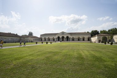 Mantua, İtalya. 13 Temmuz 2021 Te Sarayı 'nın iç avlusunun manzarası