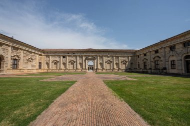 Mantua, İtalya. 13 Temmuz 2021 Te Sarayı 'nın iç avlusunun manzarası