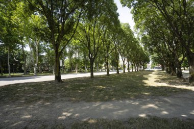 Mantua, İtalya. 13 Temmuz 2021 şehir merkezindeki Te parkının panoramik görüntüsü.