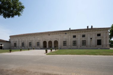 Mantua, İtalya. 13 Temmuz 2021 Te Sarayı 'nın dış cephesinin görüntüsü