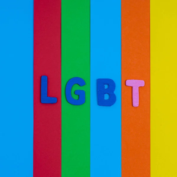 Lgbtという言葉は虹を形成するためにいくつかの色の縞があります — ストック写真