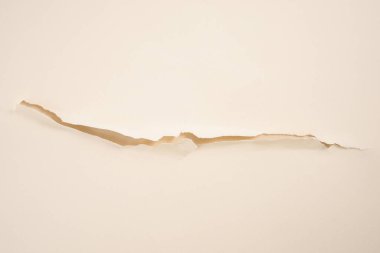 Bir kartondaki boylamsal yırtık