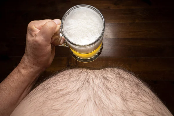 Hombre Con Una Barriga Grande Con Una Jarra Cerveza Mano — Foto de Stock