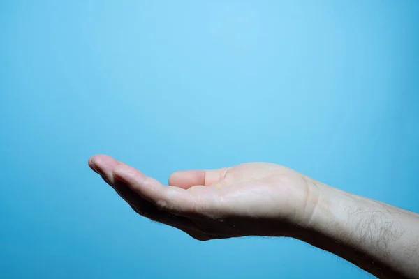 Palma Mano Hombre Con Fondo Azul — Foto de Stock