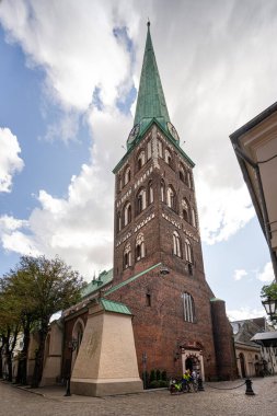 Riga, Letonya. 22 Ağustos 2021 Riga Katedrali 'nin şehir merkezindeki dış görüntüsü.