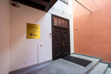 Riga, Letonya. 22 Ağustos 2021 'de şehir merkezindeki Caritas yardım derneğinin genel merkezinin dış görünüşü