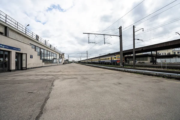 Рига Латвия Август 2021 Года Поезд Вокзале Платформы Центре Города — стоковое фото