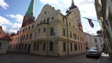 Riga, Letonya. Ağustos 2021. Tarihi bir şehir merkezinin panoramik görüntüsü