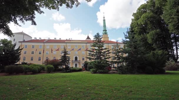 Ryga Łotwa Sierpień 2021 Widok Fasadę Odnowionego Średniowiecznego Zamku Neoklasycystycznego — Wideo stockowe