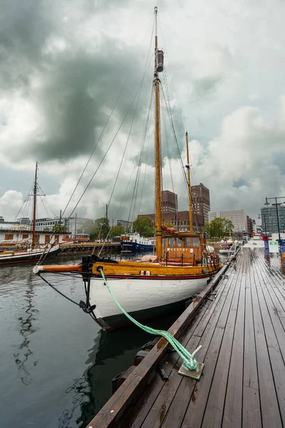 Oslo Noruega Septiembre 2021 Viejo Barco Pesquero Amarrado Puerto Ciudad — Foto de Stock