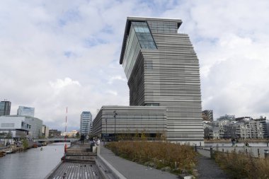 Oslo, Norveç. Eylül 2021. Şehir merkezindeki Edvard Munch Müzesi 'nin açık hava manzarası