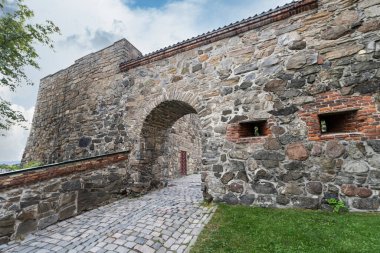 Oslo, Norveç. Eylül 2021. Şehir merkezindeki Akershus Kalesi 'nin panoramik manzarası