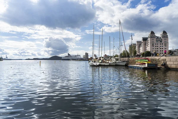 Oslo Norwegia Wrzesień 2021 Niektóre Żaglówki Zacumowane Porcie Turystycznym Miasta — Zdjęcie stockowe