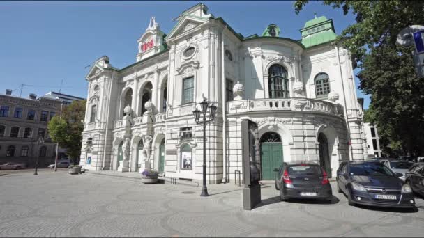 拉脱维亚里加 2021年8月拉脱维亚国家剧院大楼在市中心的立面 — 图库视频影像