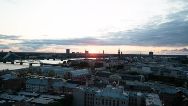 Riga Letónia Agosto 2021 Vista Aérea Cidade Partir Topo Academia — Vídeo de Stock