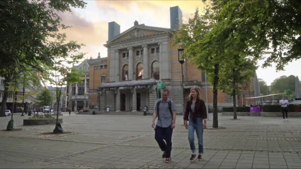 Oslo Noorwegen September 2021 Buitenaanzicht Van Nationaltheatret Gebouw Het Centrum — Stockvideo