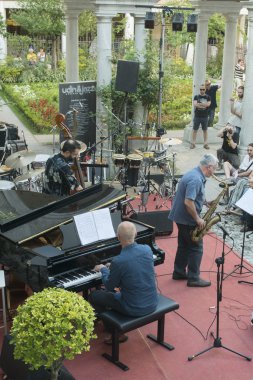 Renato Strukelj Quartet play in a concert clipart