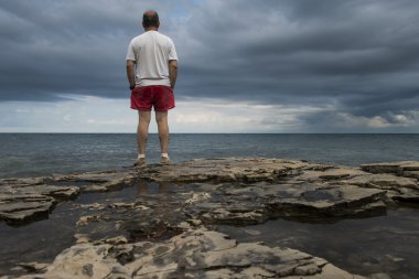 denize doğru bakın