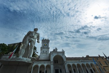 heykel ve saat kulesi