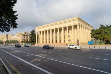 Bakü, Azerbaycan. 9 Ekim 2025. Şehir merkezindeki Azerbaycan Bağımsızlık Müzesi 'nin dış görünüşü
