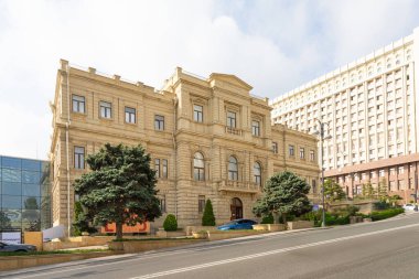 Bakü, Azerbaycan. 9 Ekim 2025. Şehir merkezindeki Azerbaycan Ulusal Müzesi 'nin dış görüntüsü