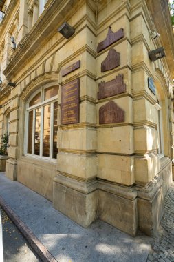 Bakü, Azerbaycan. 9 Ekim 2025. Şehir merkezindeki Polonyalı Mimarlar Sokağı manzarası