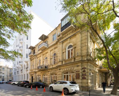 Bakü, Azerbaycan. 9 Ekim 2025. Şehir merkezindeki Polonyalı Mimarlar Sokağı manzarası