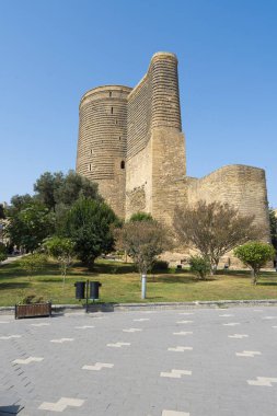 Bakü, Azerbaycan. 9 Ekim 2025. Şehir merkezindeki Maiden Kulesi 'nin dış görüntüsü.