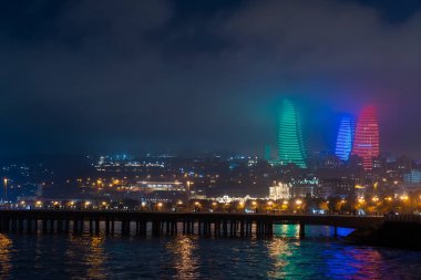 Bakü, Azerbaycan. 9 Ekim 2025. Şehir merkezinin gece manzarası.