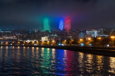 Bakü, Azerbaycan. 9 Ekim 2025. Şehir merkezinin gece manzarası.