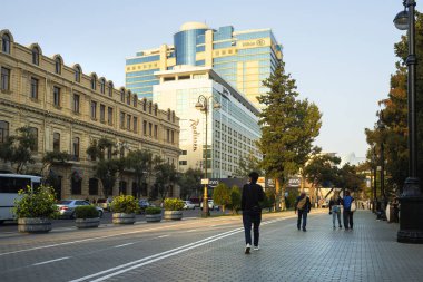 Bakü, Azerbaycan. 9 Ekim 2025. Şehir merkezindeki Hilton Oteli 'nin dış görünüşü