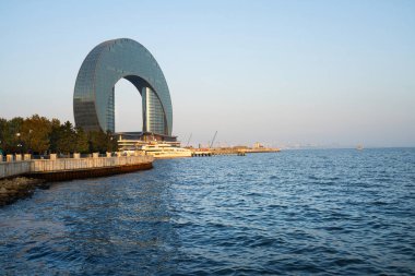 Bakü, Azerbaycan. 9 Ekim 2025. Şehrin deniz kenarının panoramik manzarası.