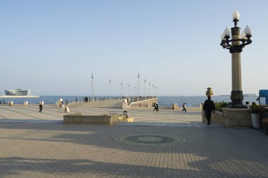 Bakü, Azerbaycan. 9 Ekim 2025. Şehir merkezindeki Hazar Denizi manzarası