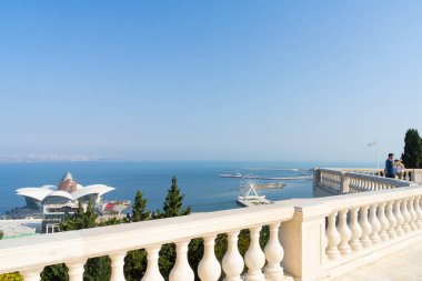 Bakü, Azerbaycan. 9 Ekim 2025. Şehir merkezindeki panoramik gözlem terası.