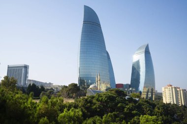 Bakü, Azerbaycan. 9 Ekim 2025. Fairmont Bakü Alev Kuleleri 'nin panoramik görüntüsü.