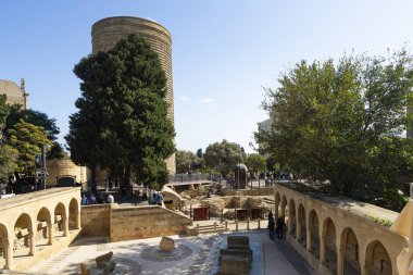 Bakü, Azerbaycan. 10 Ekim 2025. Şehir merkezindeki Hacı Bani Hamamı 'nın panoramik manzarası.