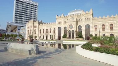 Bakü, Azerbaycan. 9 Ekim 2025. Şehir merkezindeki Çeşme Meydanı manzarası