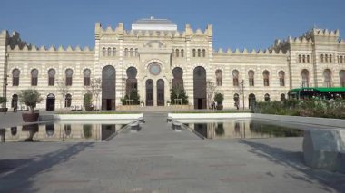 Bakü, Azerbaycan. 9 Ekim 2025. Şehir merkezindeki Çeşme Meydanı manzarası