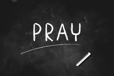 Kara tahta simge logo tasarımı illüstrasyonu üzerine tebeşirle yazılmış dua