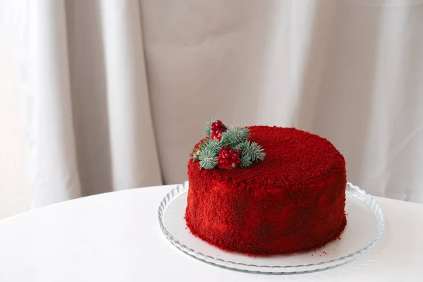 Pastel Terciopelo Rojo Una Mesa Blanca Espacio Vacío Blanco Para — Foto de Stock