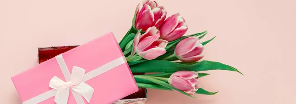 Vista Superior Plana Tendido Tulipanes Rosados Caja Regalo Rosa Banner — Foto de Stock