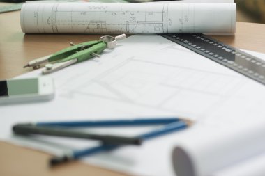 Mimari planlar ve plan rulo ve çizim aletleri