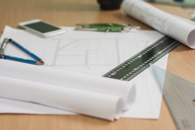 Mimari planlar ve plan rulo ve çizim aletleri