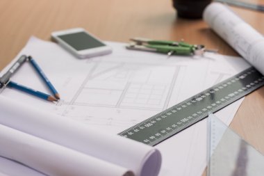 Mimari planlar ve plan rulo ve çizim aletleri