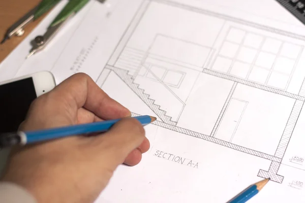 Mimari planlar ve plan rulo ve çizim aletleri