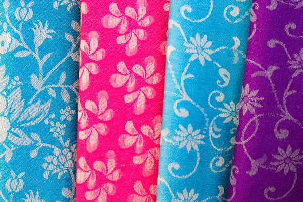 Schals in Farbe — Stockfoto
